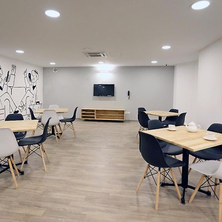 Oyo Townhouse 17 Huda City Center Near Leisure Valley Park グルガウン エクステリア 写真