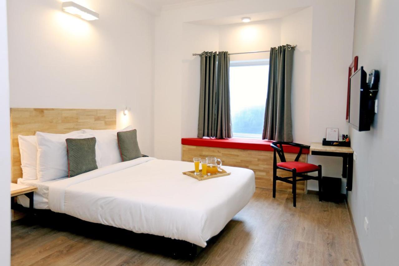 Oyo Townhouse 17 Huda City Center Near Leisure Valley Park グルガウン エクステリア 写真