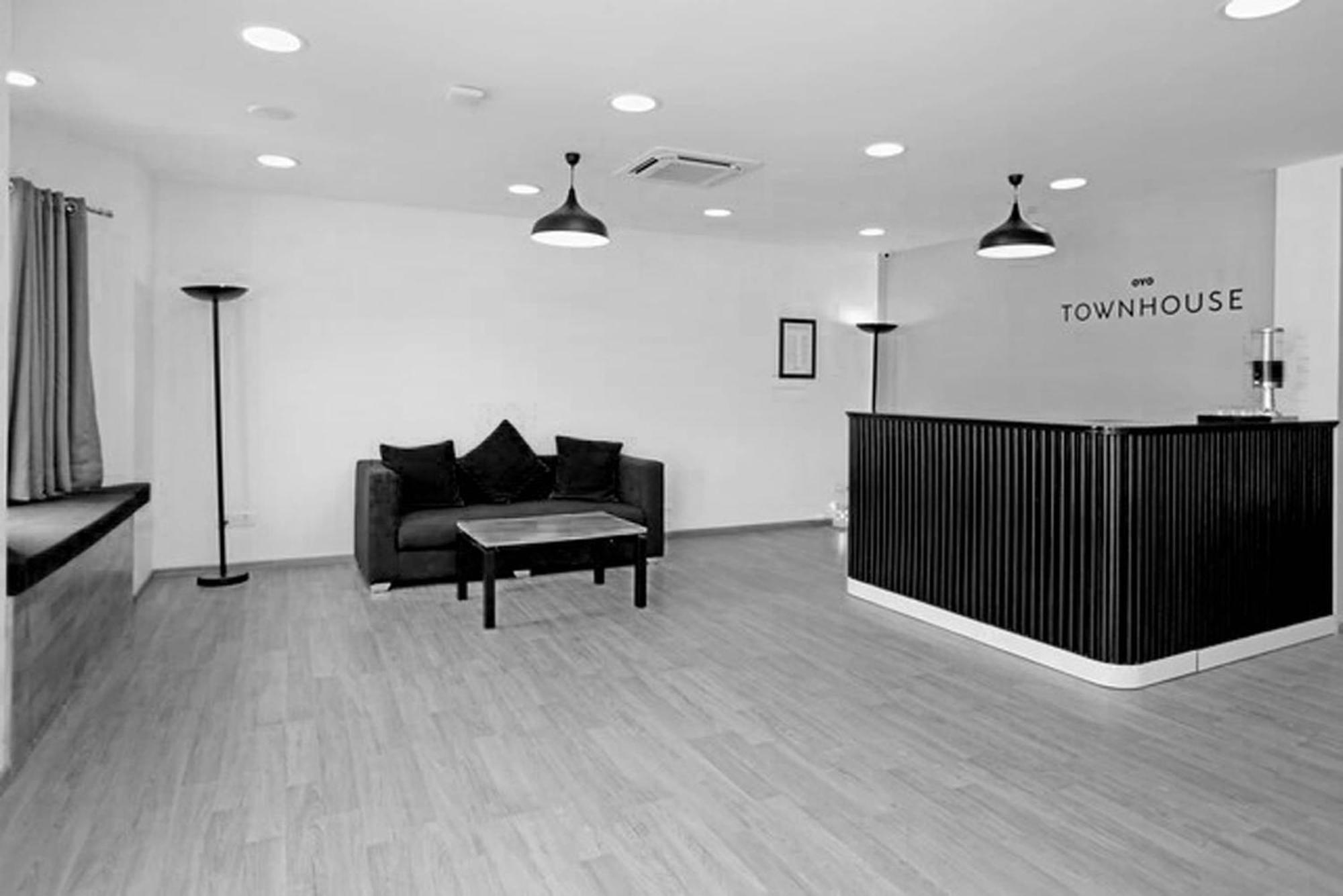 Oyo Townhouse 17 Huda City Center Near Leisure Valley Park グルガウン エクステリア 写真