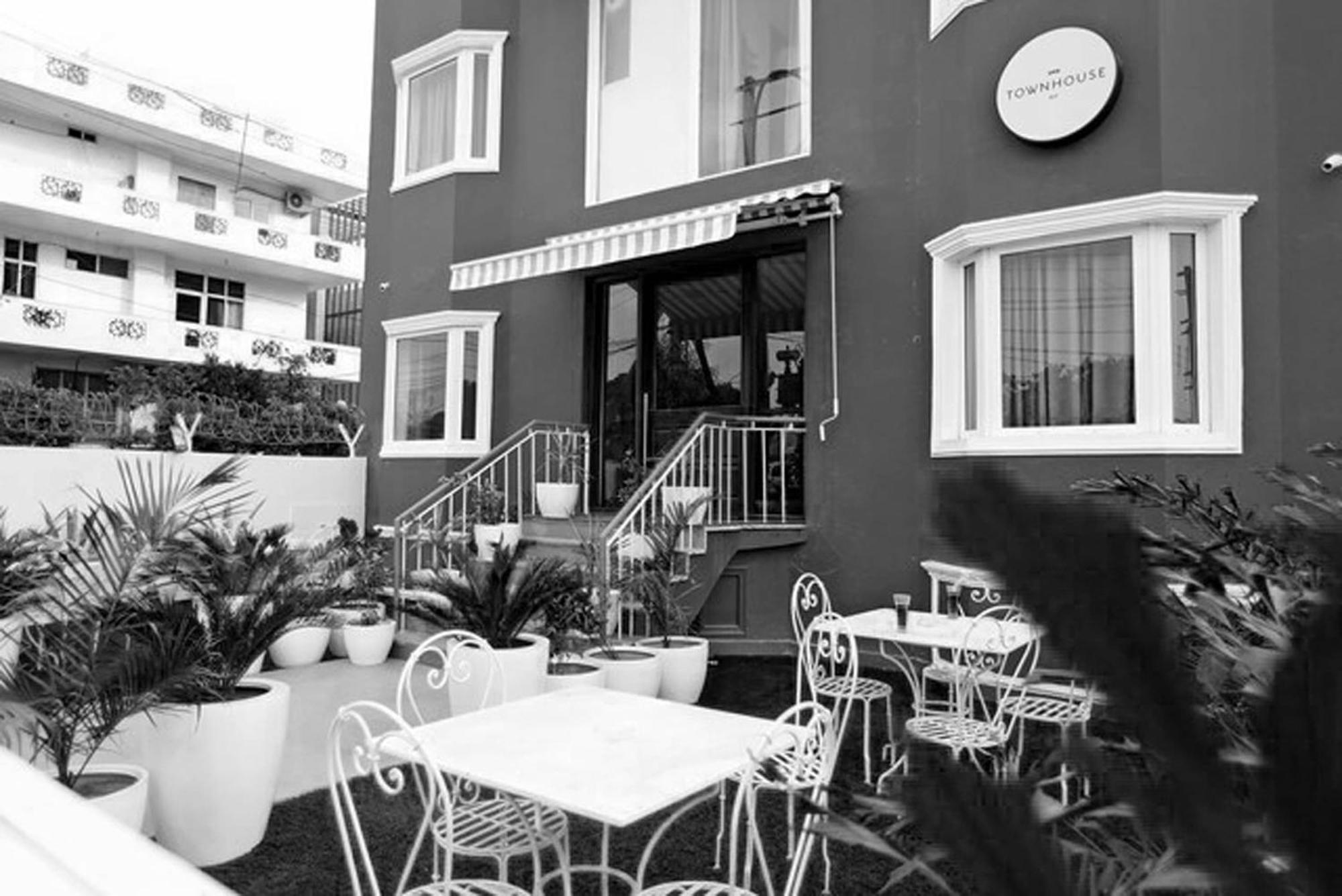 Oyo Townhouse 17 Huda City Center Near Leisure Valley Park グルガウン エクステリア 写真