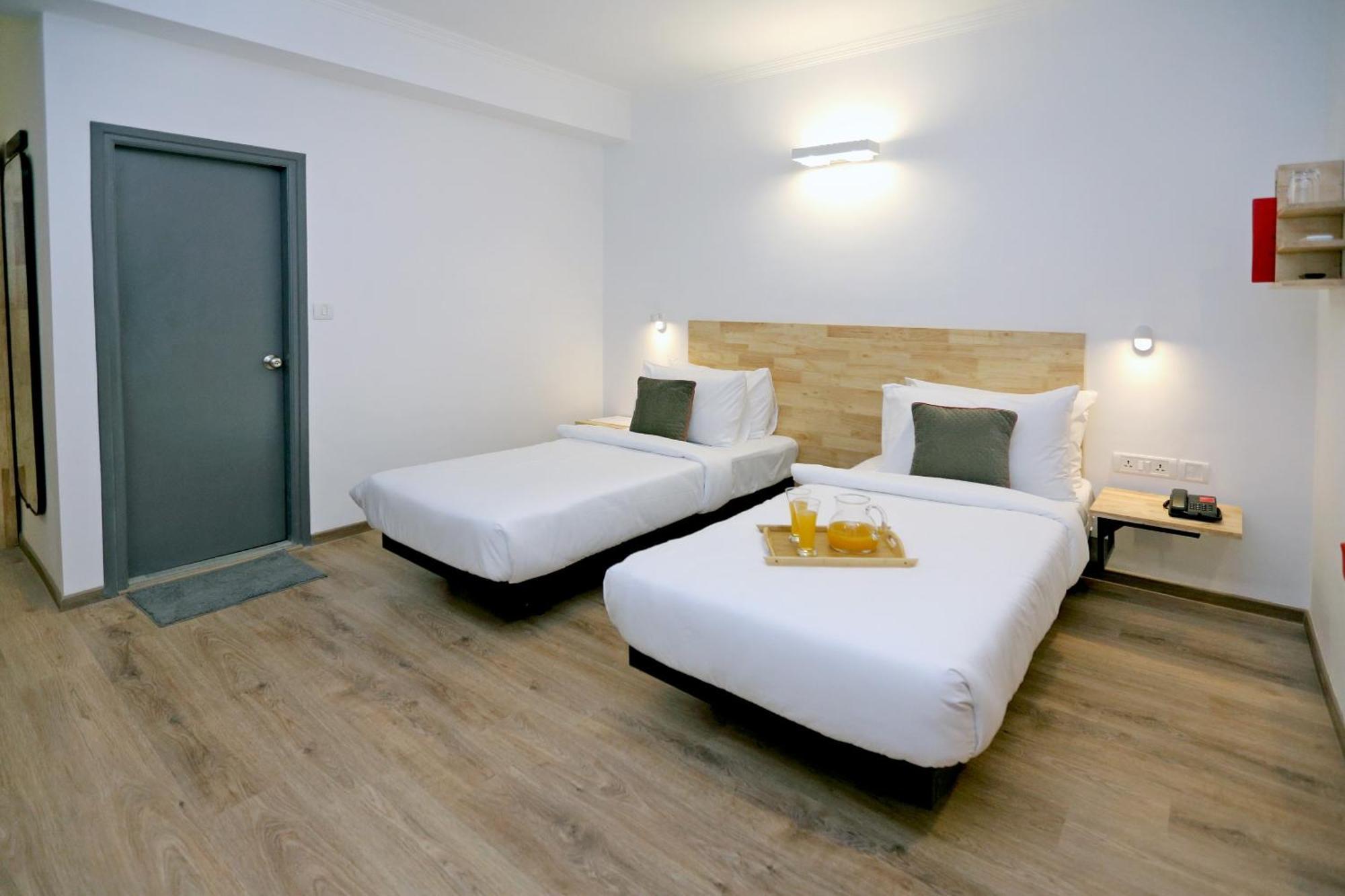 Oyo Townhouse 17 Huda City Center Near Leisure Valley Park グルガウン エクステリア 写真