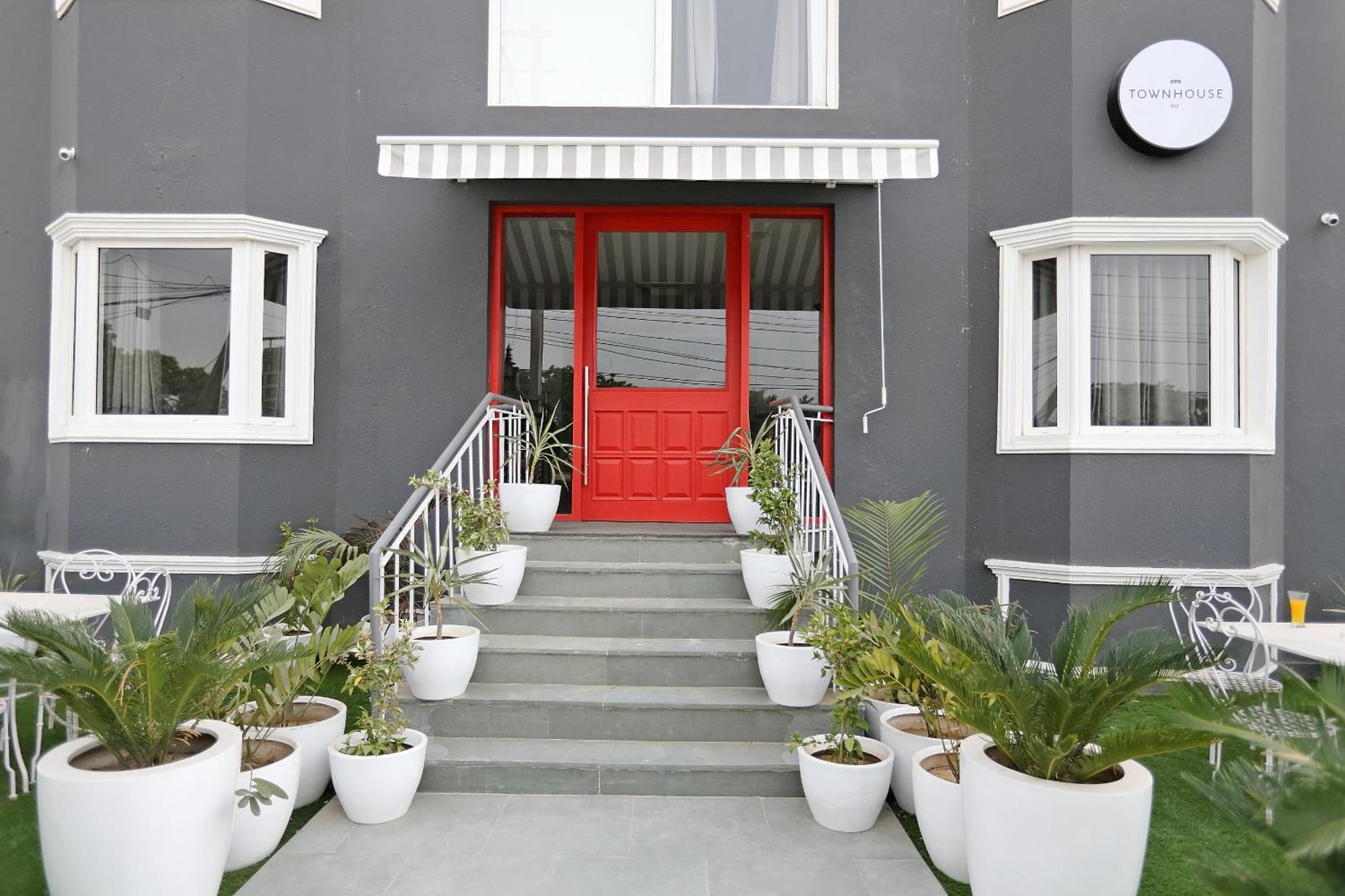 Oyo Townhouse 17 Huda City Center Near Leisure Valley Park グルガウン エクステリア 写真